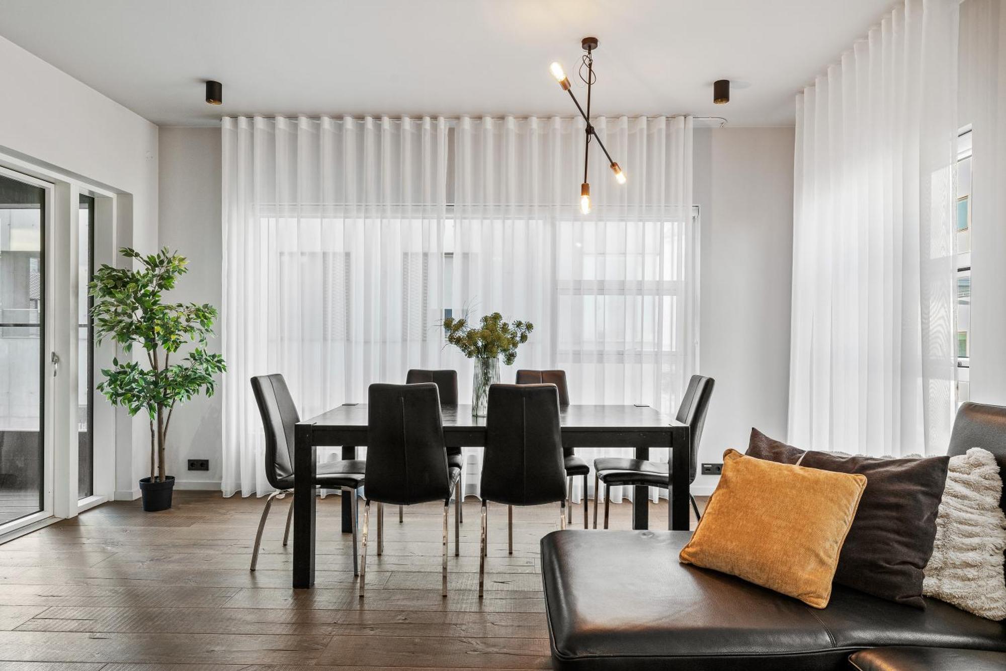 Vibrant Hafnatorg I Spacious Property With Expansive Garage Reykjavík Eksteriør billede