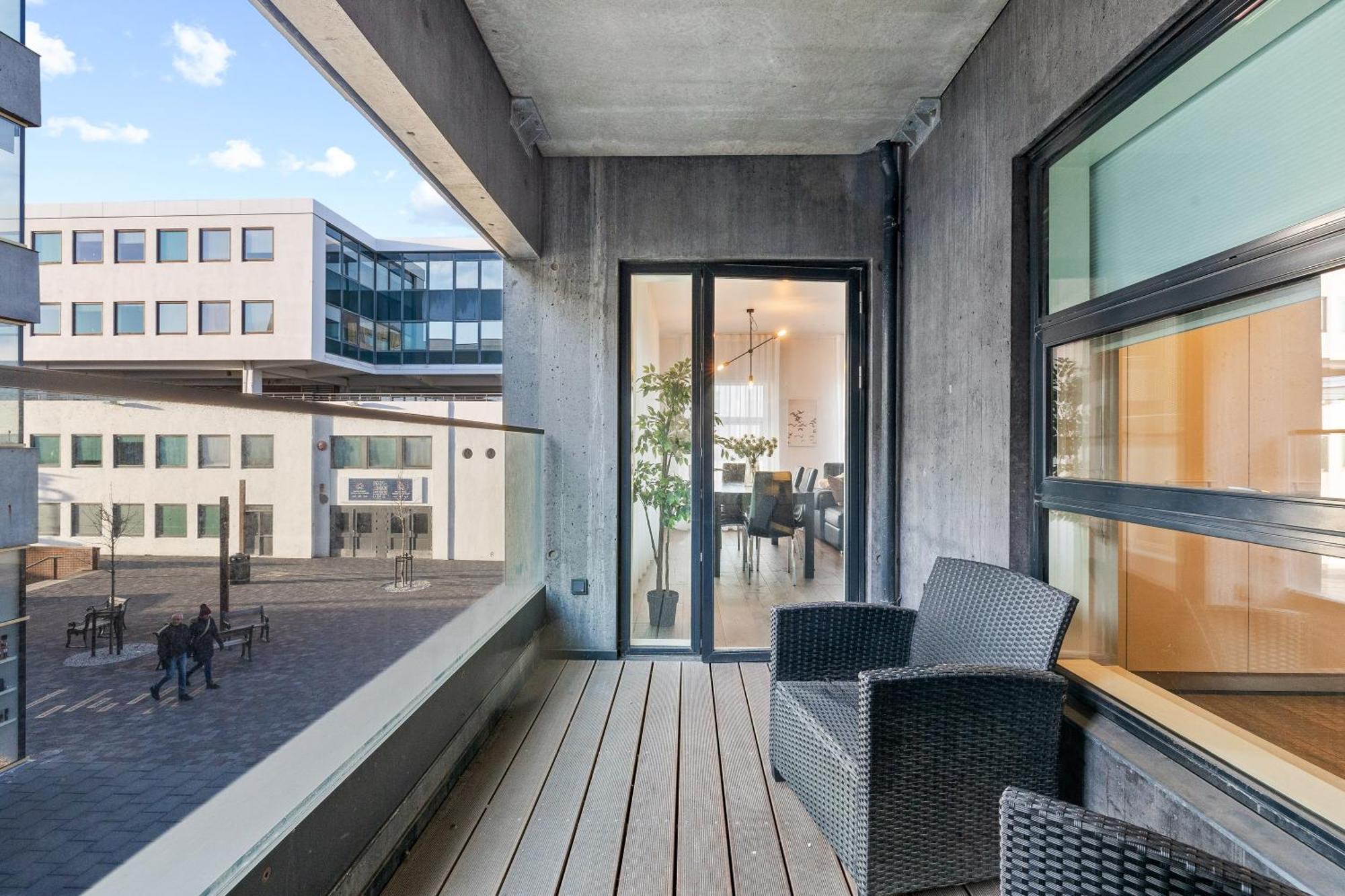 Vibrant Hafnatorg I Spacious Property With Expansive Garage Reykjavík Eksteriør billede