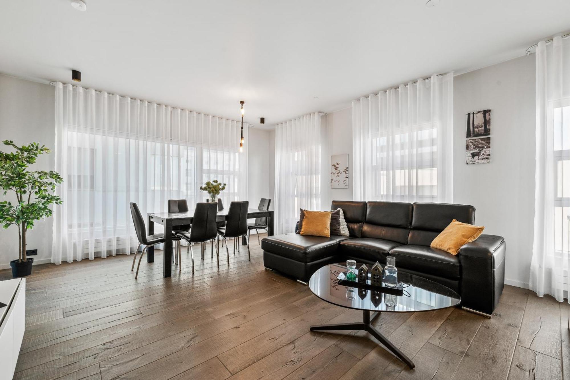 Vibrant Hafnatorg I Spacious Property With Expansive Garage Reykjavík Eksteriør billede