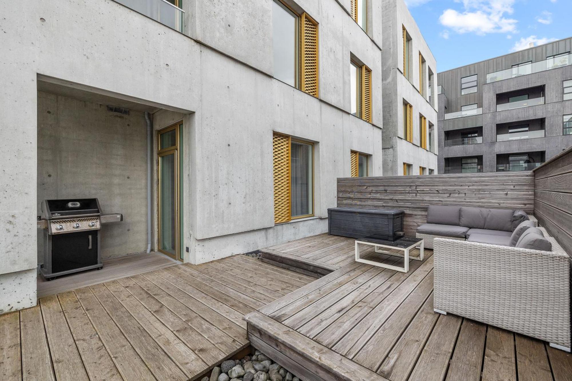 Vibrant Hafnatorg I Spacious Property With Expansive Garage Reykjavík Eksteriør billede