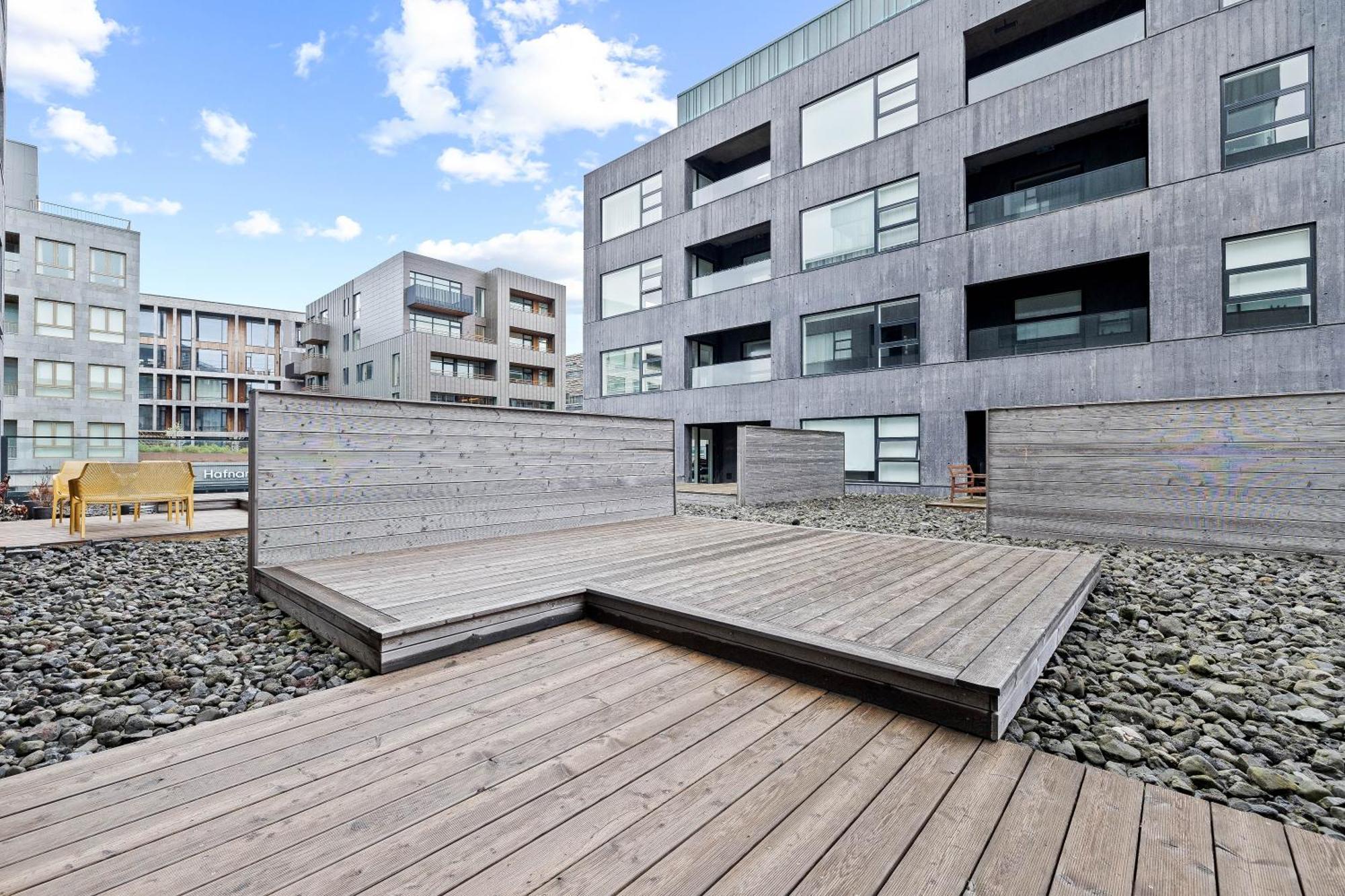 Vibrant Hafnatorg I Spacious Property With Expansive Garage Reykjavík Eksteriør billede