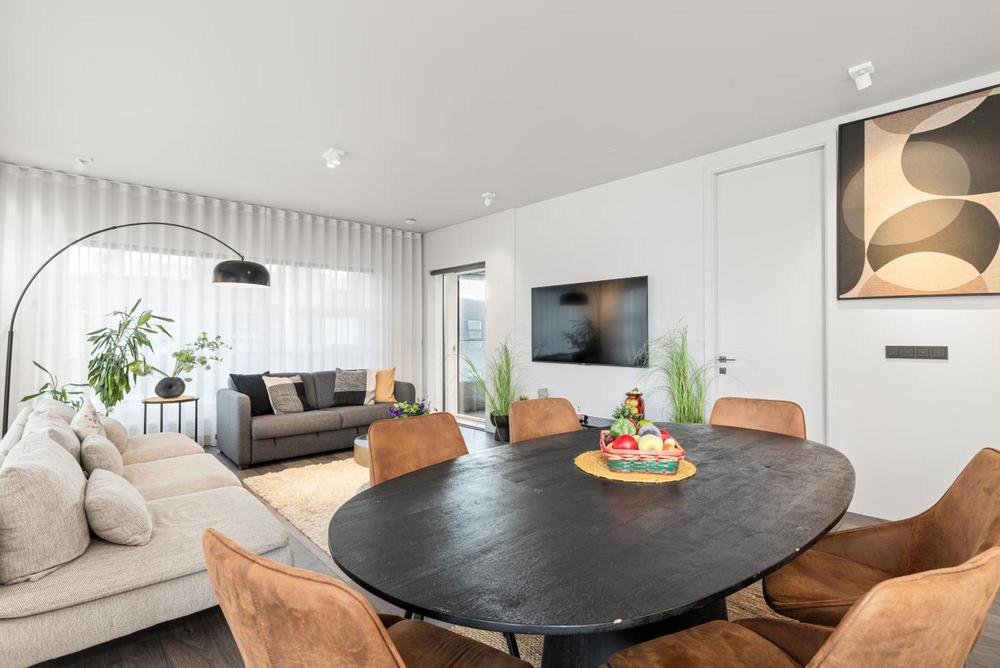 Vibrant Hafnatorg I Spacious Property With Expansive Garage Reykjavík Eksteriør billede