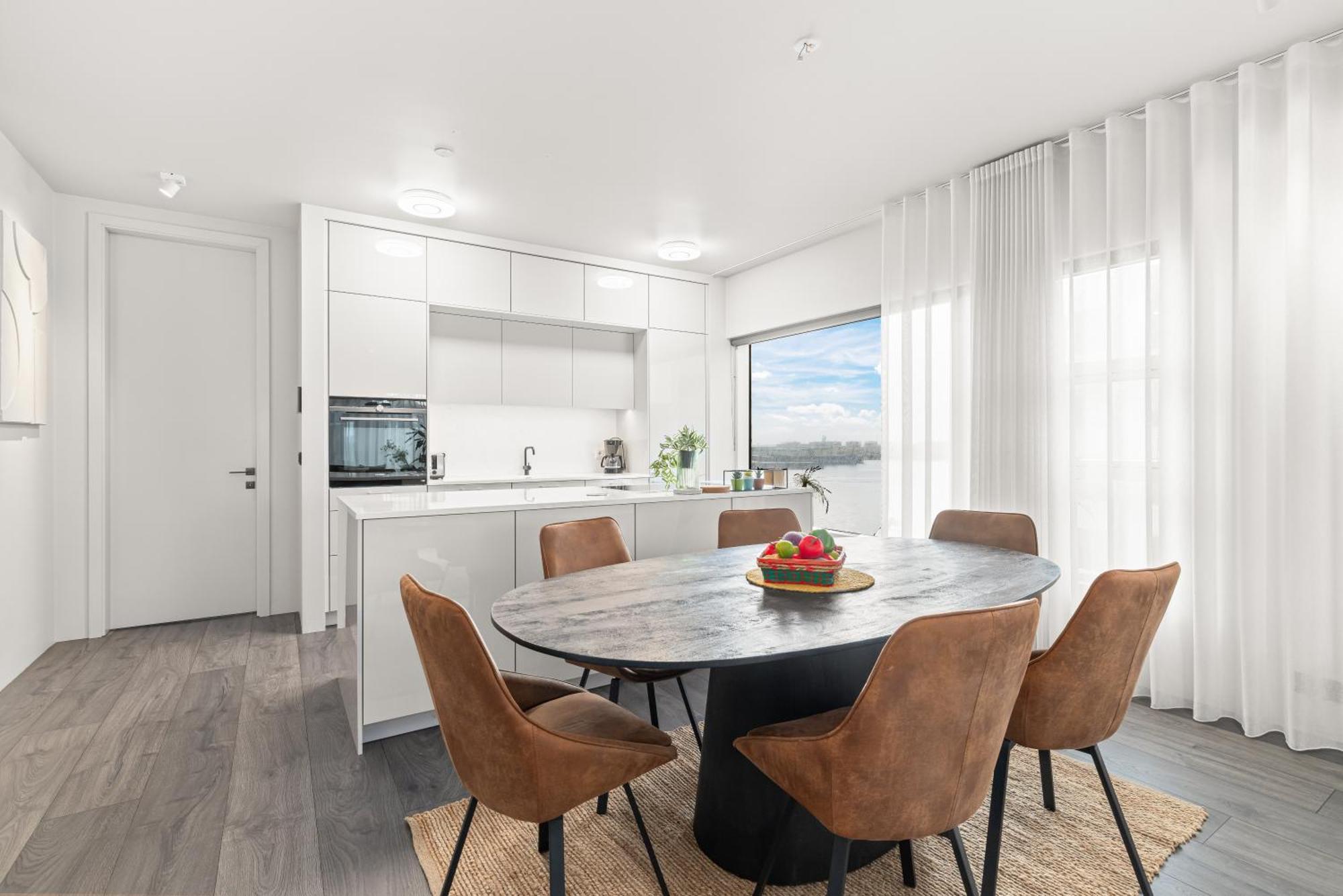 Vibrant Hafnatorg I Spacious Property With Expansive Garage Reykjavík Eksteriør billede